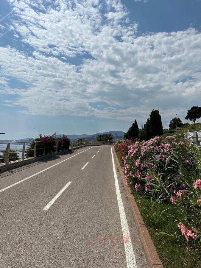 Appartamento Vicino Al Mare Con Parcheggio Рива-Лигуре Экстерьер фото